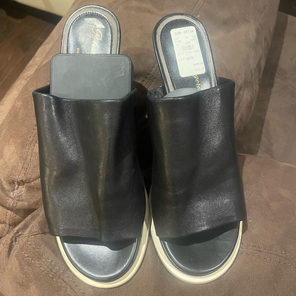 Gorgeous BNWT Robert Clergerie sandals size 40/9.5-10